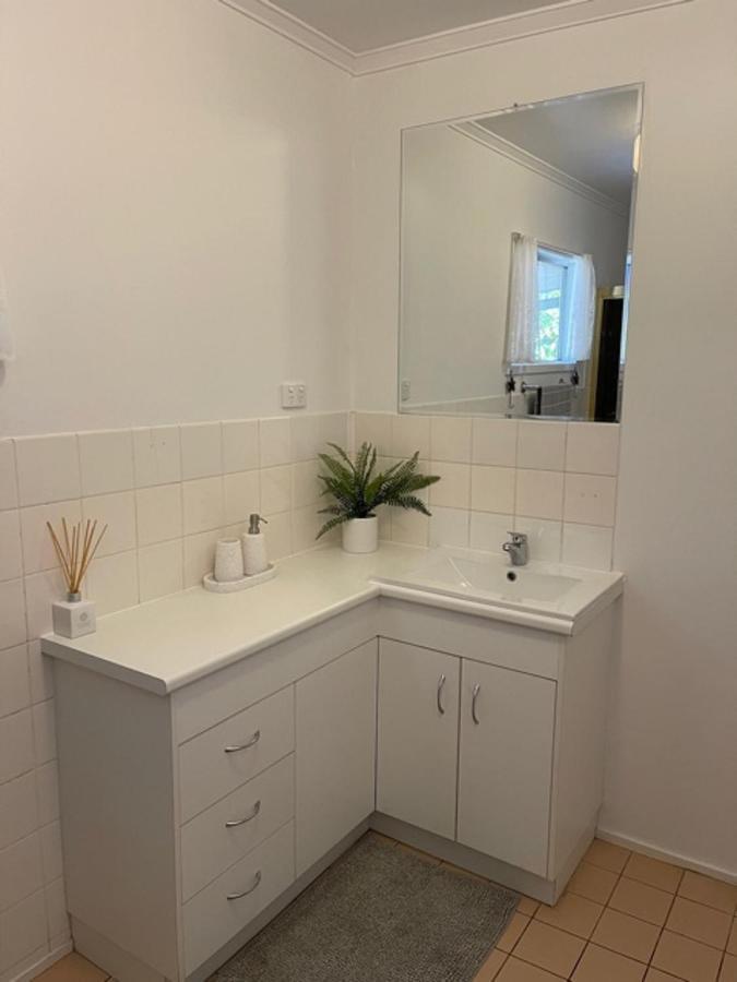 Pet Friendly Cottage In Torquay - Hervey Bay 430M Or 5 Min Walk To Dog Friendly Shelly Beach 외부 사진