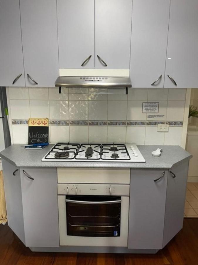 Pet Friendly Cottage In Torquay - Hervey Bay 430M Or 5 Min Walk To Dog Friendly Shelly Beach 외부 사진